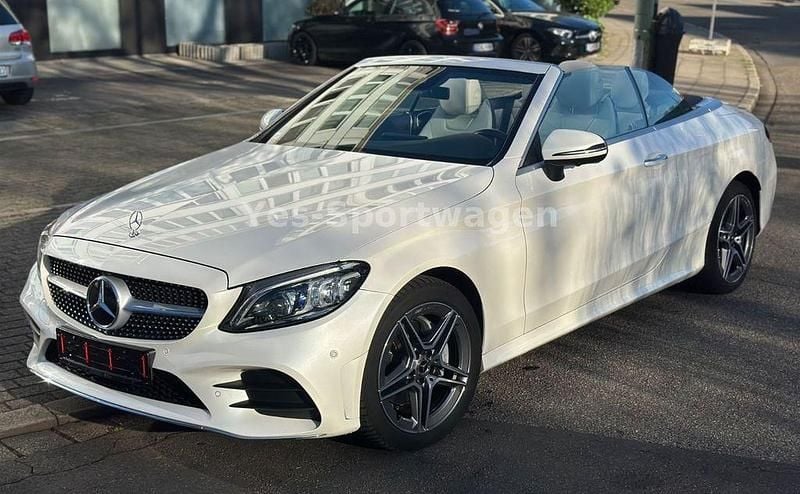 Weiß Gebraucht 2019 Mercedes C200 AMG Cabrio | 29.900 € (Fairer Preis) - Bild 1/4