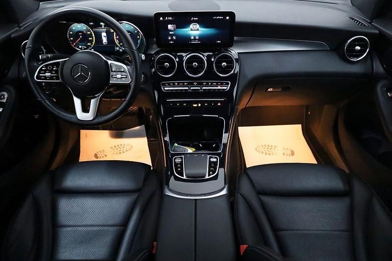 Gebraucht Mercedes GLC300e 194 PS (142 kW) 2021 Grau Limousine