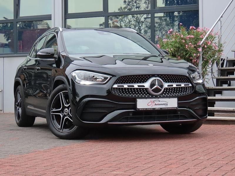 Nachtschwarz Gebraucht 2021 Mercedes GLA200 SUV | 29.900 € (Superpreis) - Bild 1/4