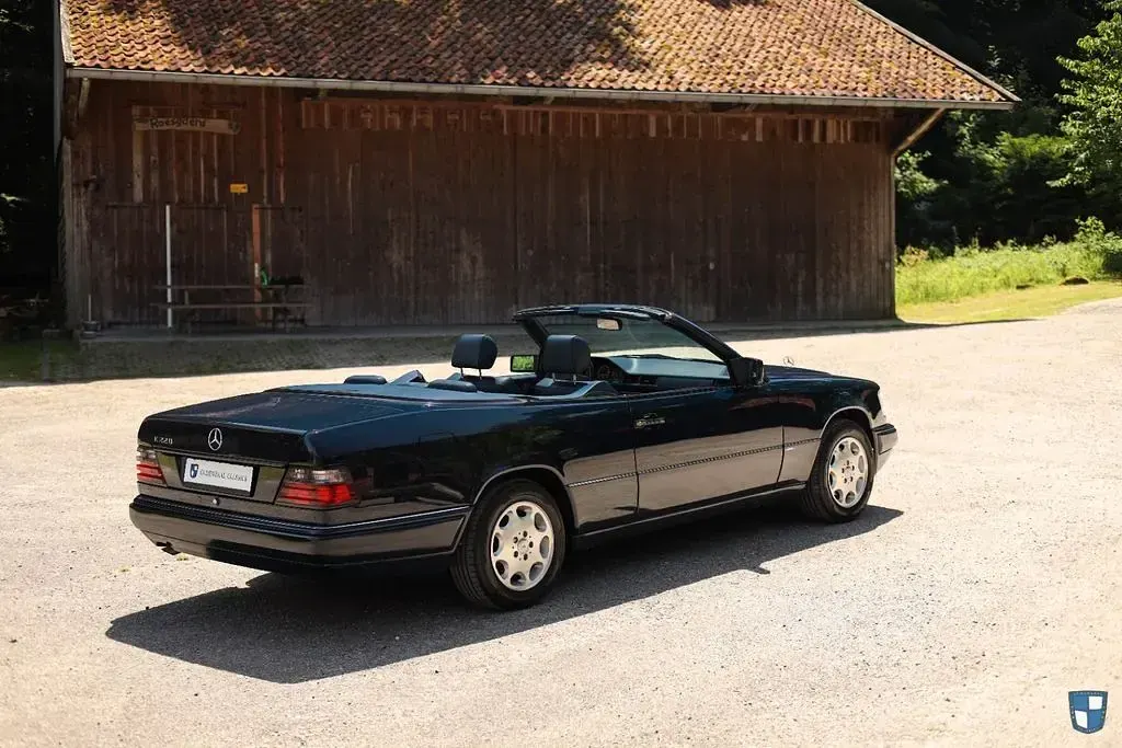 Gebraucht Mercedes E220 Sportline 150 PS (110 kW) 1994 Blau Cabrio