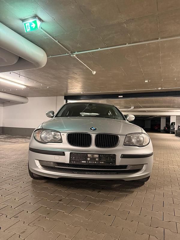 Gebraucht BMW 118 143 PS (105 kW) 2010 Silber Kleinwagen