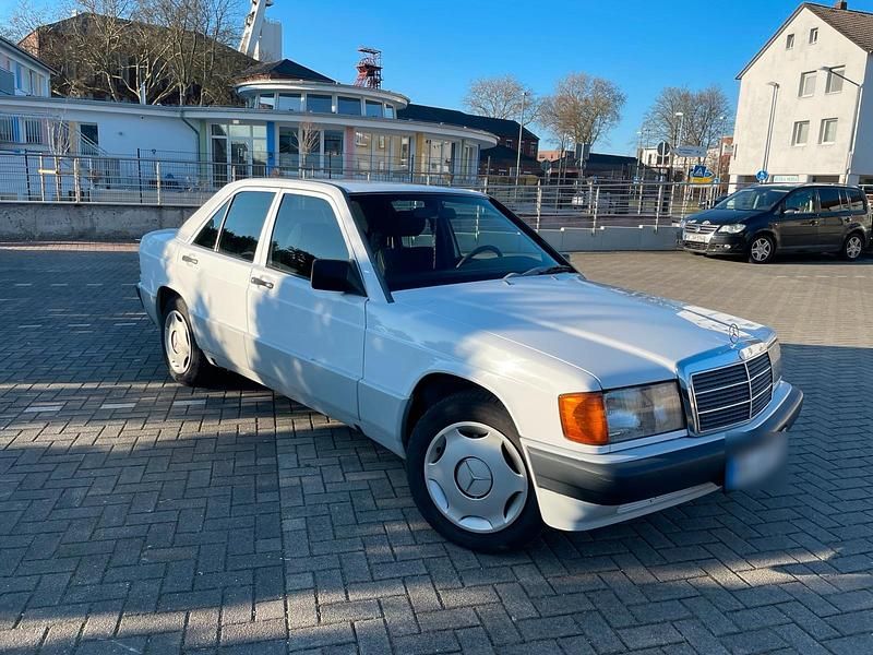 Gebraucht Mercedes 190 75 PS (55 kW) 1990 Weiß Limousine