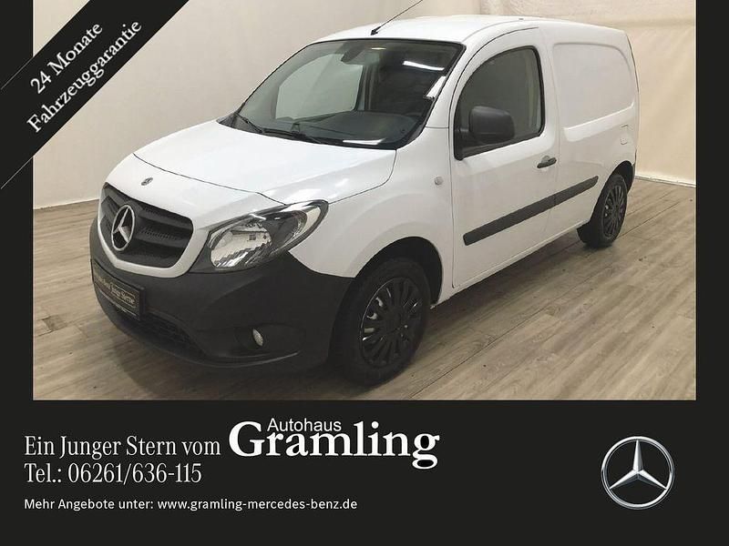 Weiß Gebraucht 2020 Mercedes Citan 108 Van / Kleinbus | 14.850 € (Teuer) - Bild 1/4