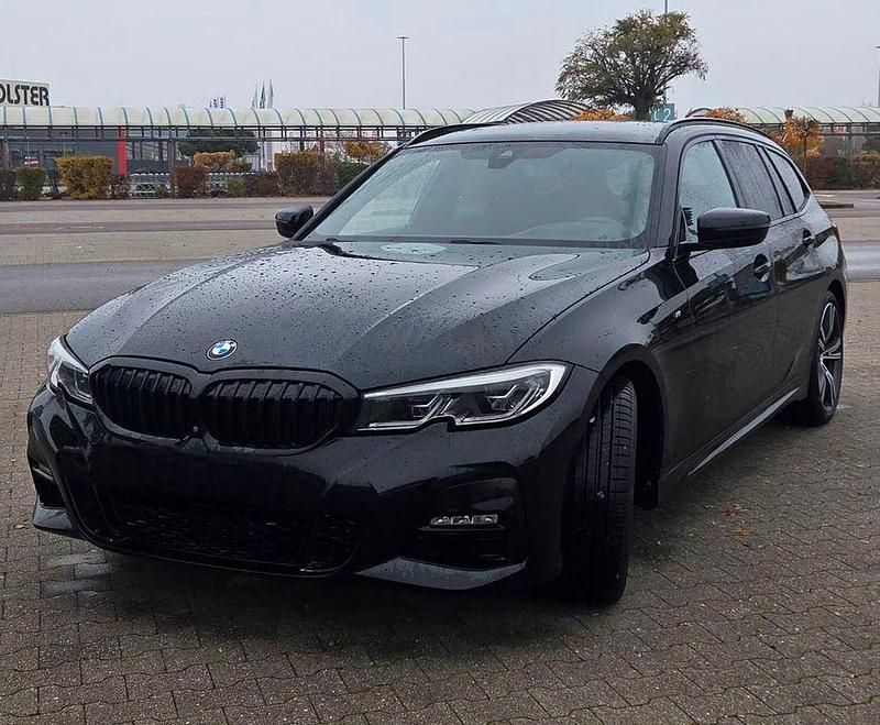 Schwarz Gebraucht 2019 BMW 330 M Sport Kombi | 30.500 € (Guter Preis) - Bild 1/4