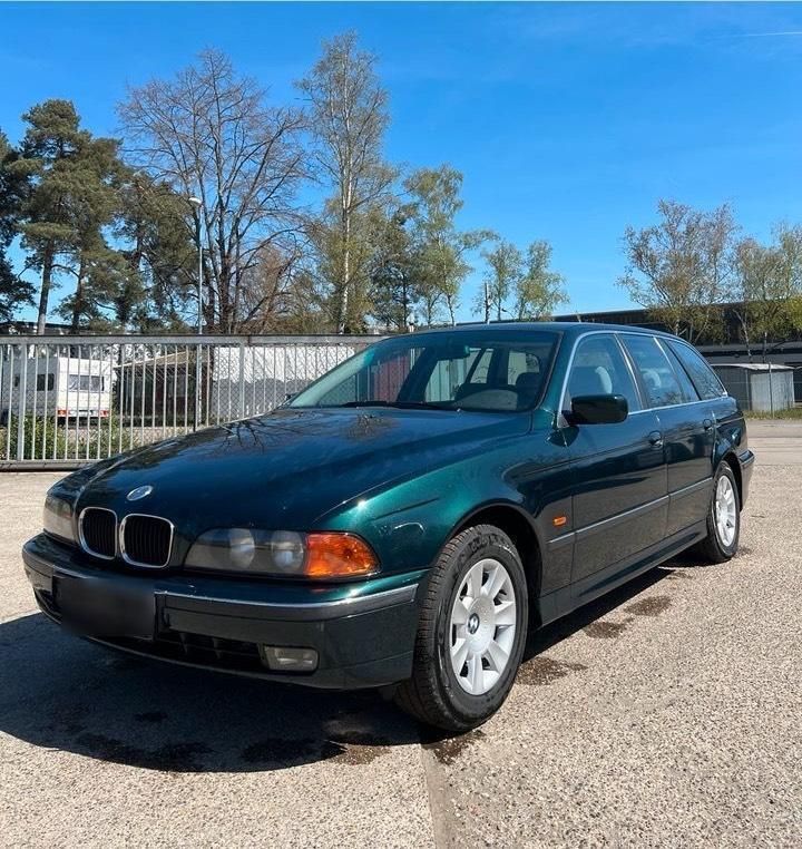 Grün Gebraucht 1998 BMW 525 Kombi | 1.149 € - Bild 1/4