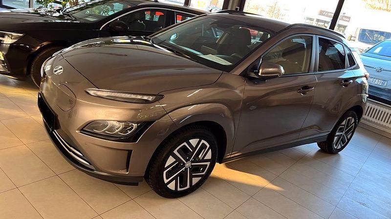 Gebraucht Hyundai Kona 100 kW (136 PS) 2022 Braun SUV