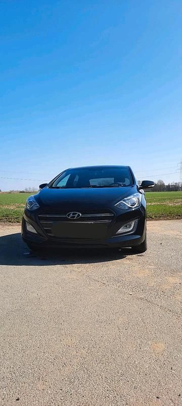 Schwarz Gebraucht 2016 Hyundai i30 Passion Limousine | 8.150 € (Fairer Preis) - Bild 1/4