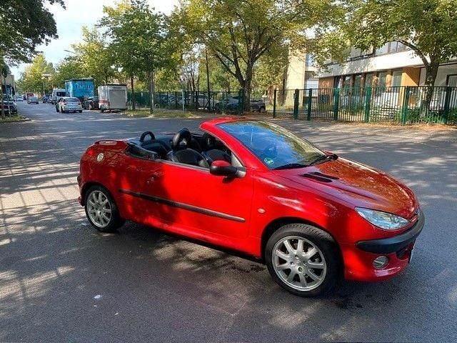 Gebraucht Peugeot 206 CC 109 PS (80 kW) 2002 Rot Cabrio