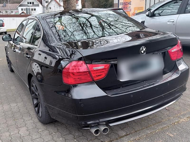 Gebraucht BMW 330 245 PS (180 kW) 2011 Schwarz Limousine