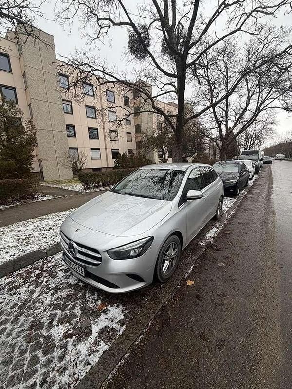 Gebraucht Mercedes B200 150 PS (110 kW) 2019 Van / Kleinbus