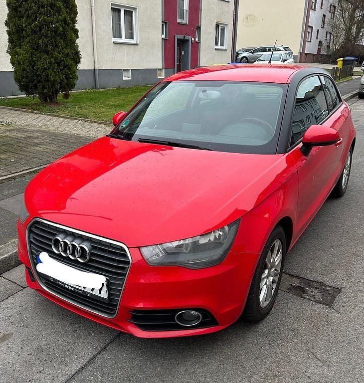 Gebraucht Audi A1 Attraction 86 PS (63 kW) 2011 Rot Kleinwagen