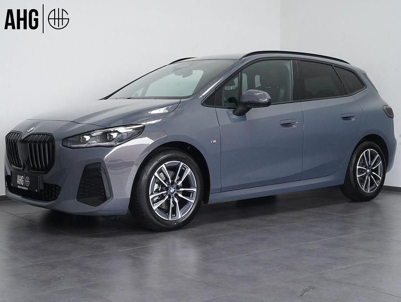 Grau Gebraucht 2023 BMW 218 Active Tourer Luxury Line Van / Kleinbus | 25.950 € (Fairer Preis) - Bild 1/4
