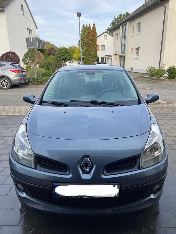 Blau Gebraucht 2006 Renault Clio II Dynamique Limousine | 1.890 € (Guter Preis) - Bild 1/4