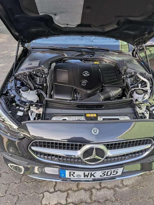 Gebraucht Mercedes C200 Avantgarde 204 PS (150 kW) 2022 Kombi