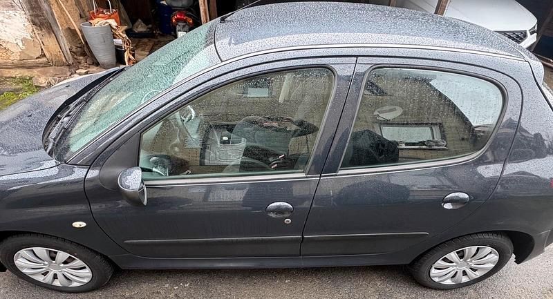 Gebraucht Peugeot 206+ 60 PS (44 kW) 2009 Schwarz Kleinwagen