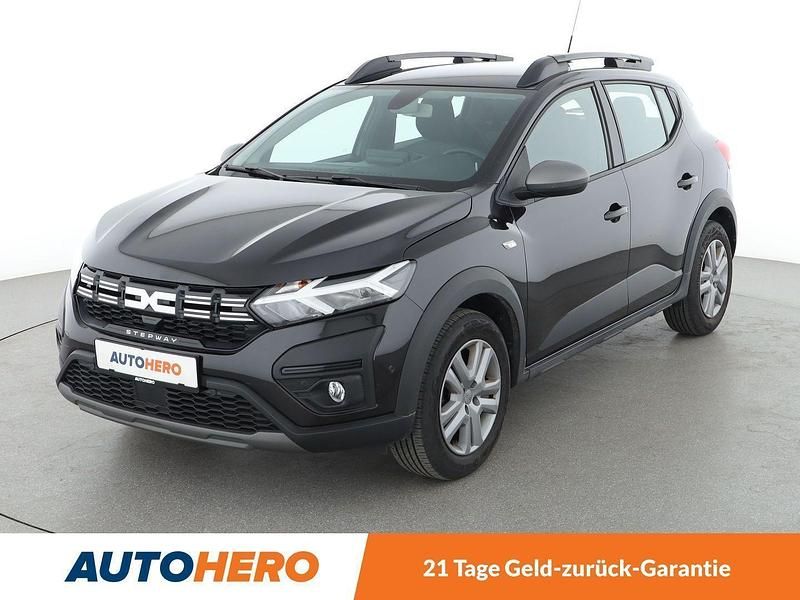 Schwarz Gebraucht 2023 Dacia Sandero Expression Kleinwagen | 15.940 € (Fairer Preis) - Bild 1/3