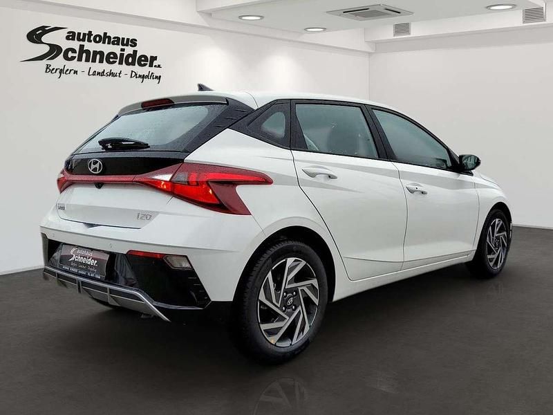 Neu Hyundai i20 Trend 101 PS (74 kW) 2025 Weiß Limousine