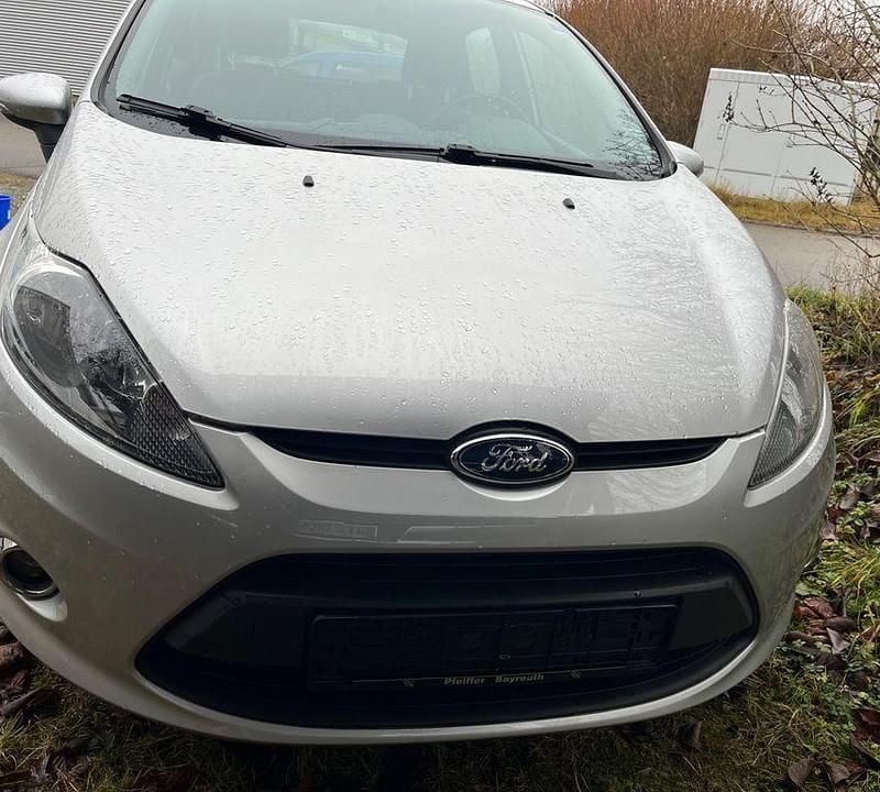 Silber Gebraucht 2011 Ford Fiesta Trend Limousine | 4.000 € (Fairer Preis) - Bild 1/4