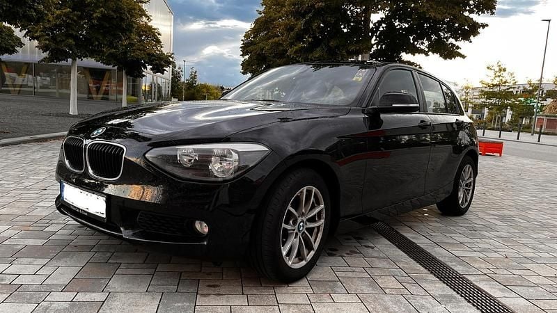 Schwarz Gebraucht 2011 BMW 116 Comfort Edition Kleinwagen | 4.200 € (Guter Preis) - Bild 1/4