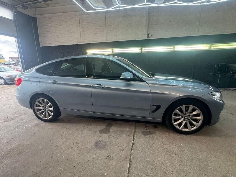 Gebraucht BMW 320 Gran Turismo 184 PS (135 kW) 2013 Blau Limousine