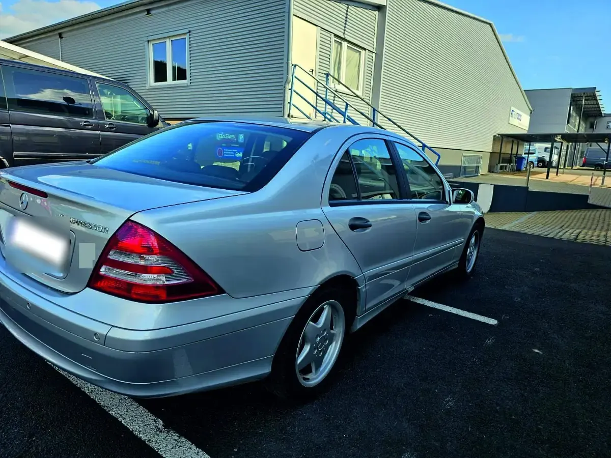Gebraucht Mercedes C200 Classic 184 PS (135 kW) 2007 Silber Limousine
