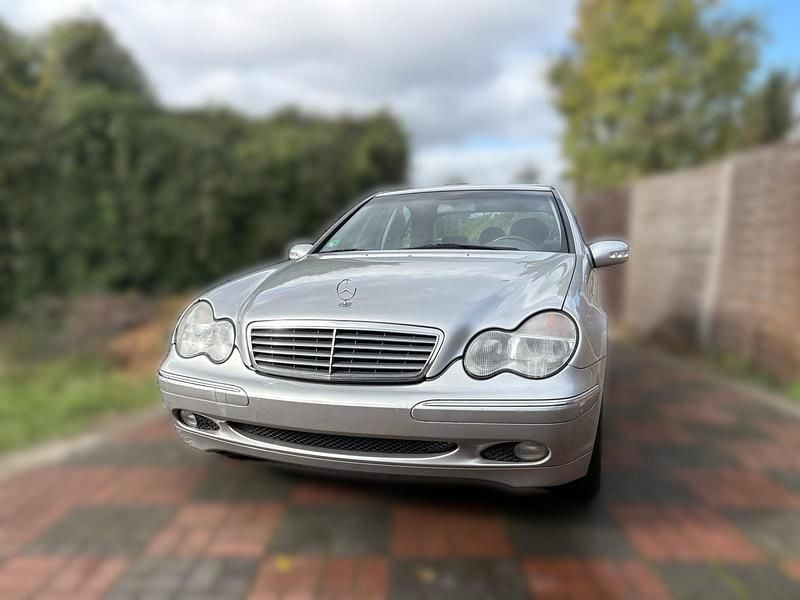 Silber Gebraucht 2001 Mercedes C240 Elegance Limousine | 3.000 € (Superpreis) - Bild 1/4