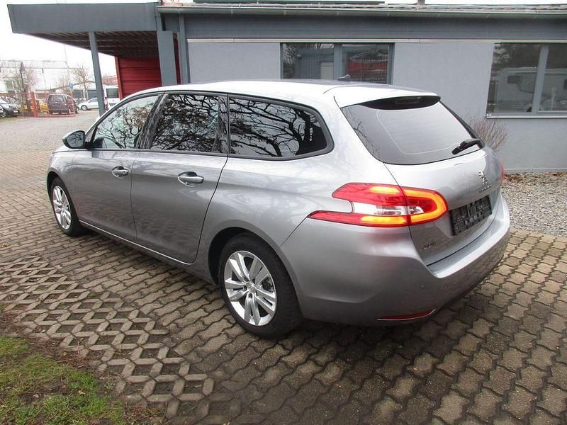 Gebraucht Peugeot 308 SW Active 131 PS (96 kW) 2021 Grau Kombi