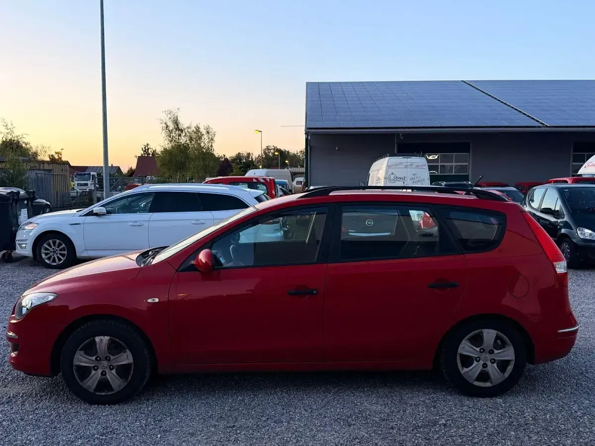 Gebraucht Hyundai i30 Edition+ 90 PS (66 kW) 2009 Rot Kombi