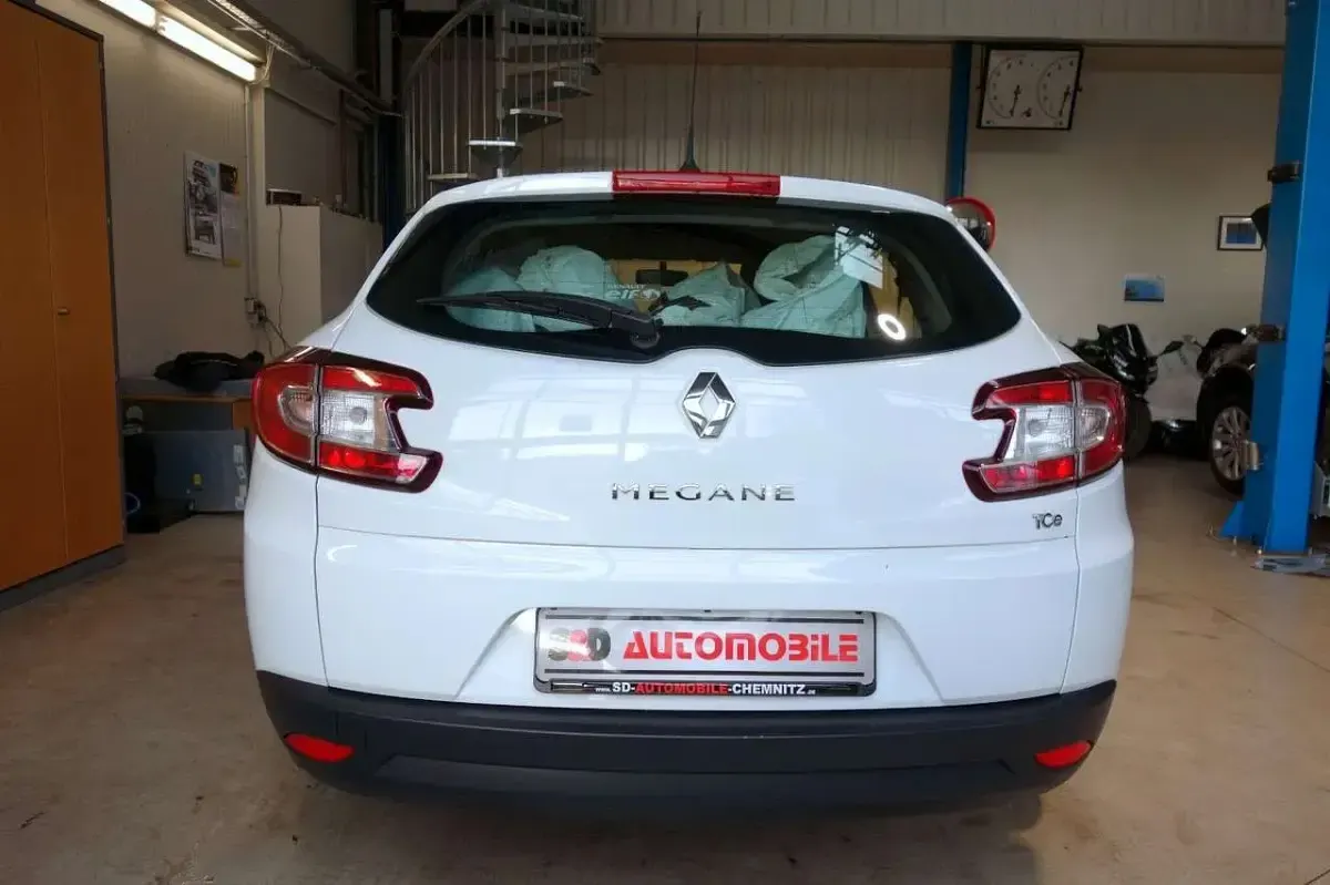 Gebraucht Renault Mégane GrandTour Authentique 116 PS (85 kW) 2016 Gletscherweiss Kombi