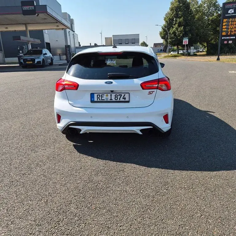 Gebraucht Ford Focus Performance Edition 280 PS (205 kW) 2021 Weiß Limousine