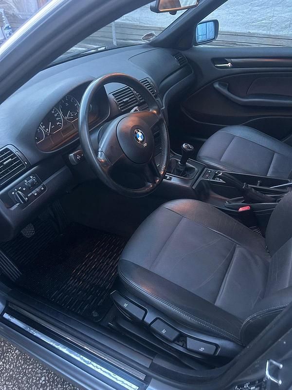 Gebraucht BMW 318 143 PS (105 kW) 2004 Grau Limousine