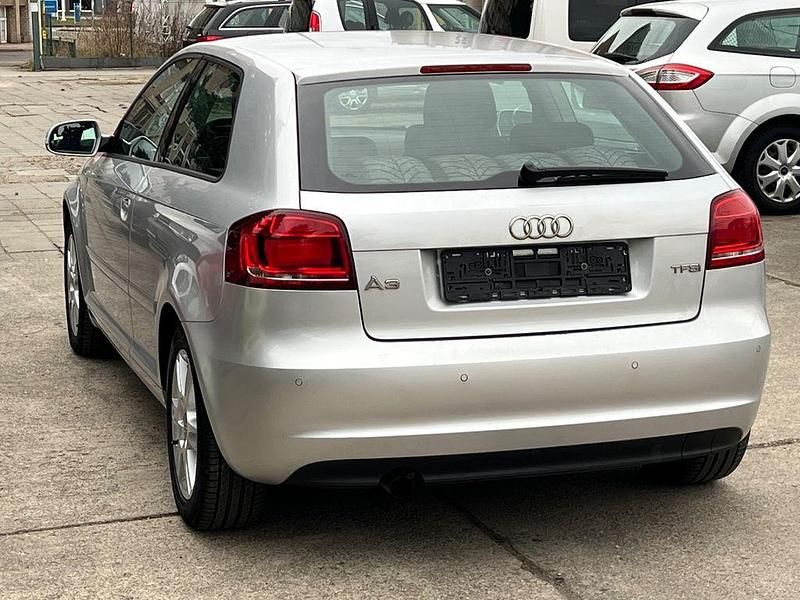 Gebraucht Audi A3 Attraction 105 PS (77 kW) 2012 Silber Kleinwagen