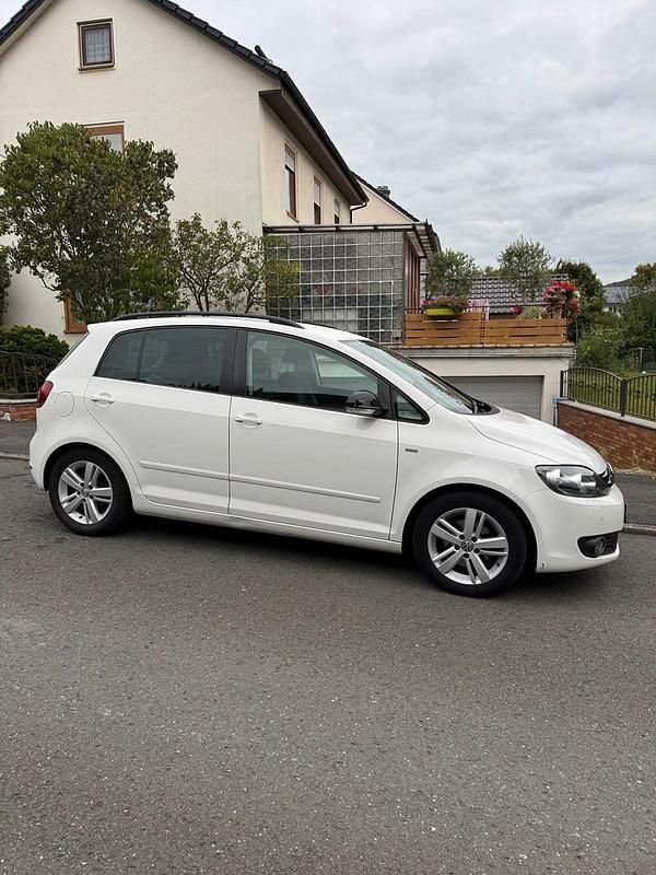 Weiß Gebraucht 2013 VW Golf VI Limousine | 4.900 € (Fairer Preis) - Bild 1/4