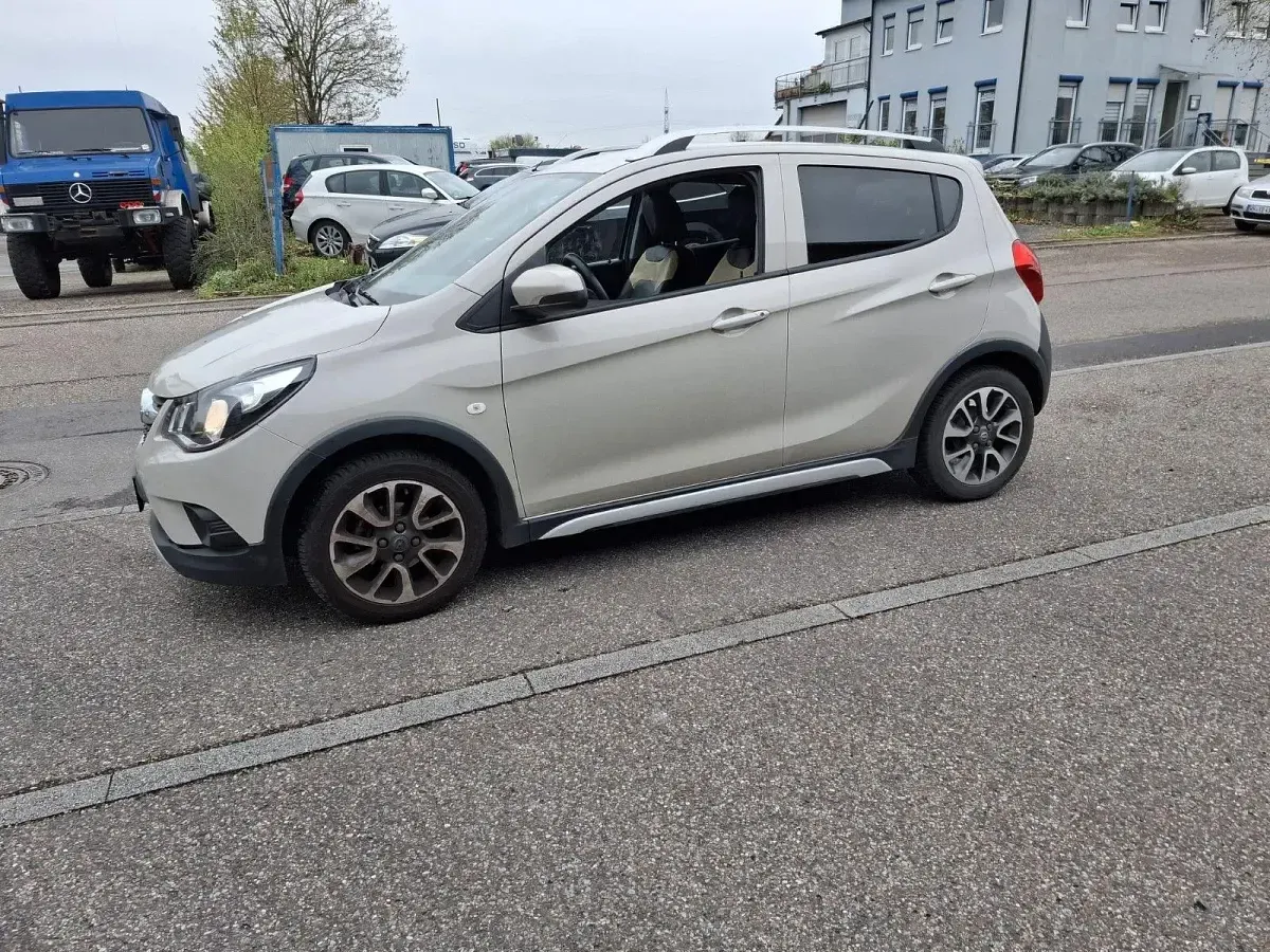 Gebraucht Opel Karl Rocks 73 PS (53 kW) 2018 Beige Kleinwagen
