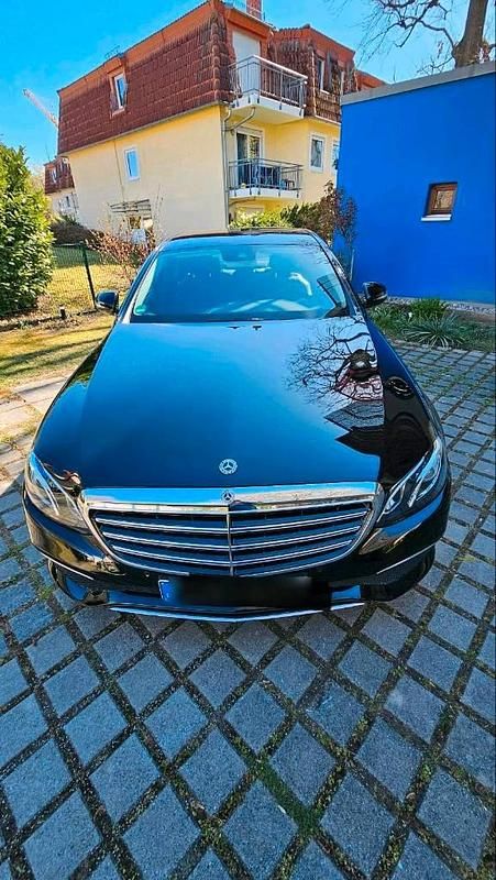 Gebraucht Mercedes E220 194 PS (142 kW) 2019 Schwarz Limousine