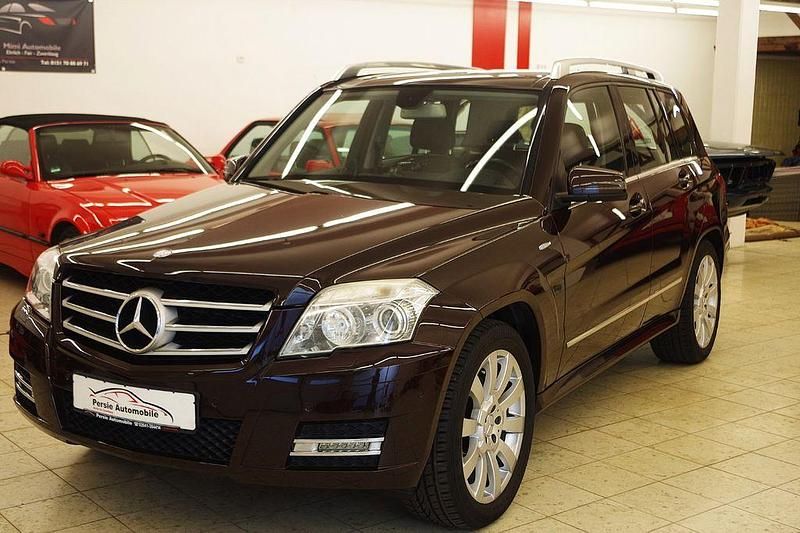 Braun Gebraucht 2011 Mercedes GLK220 SUV | 12.950 € (Fairer Preis) - Bild 1/4