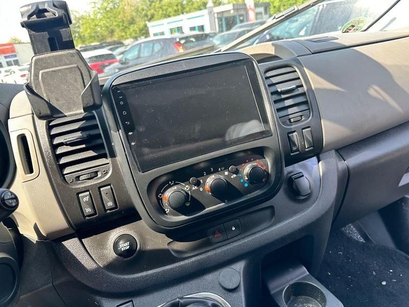 Gebraucht Nissan NV300 Comfort 125 PS (91 kW) 2017 Grau Van