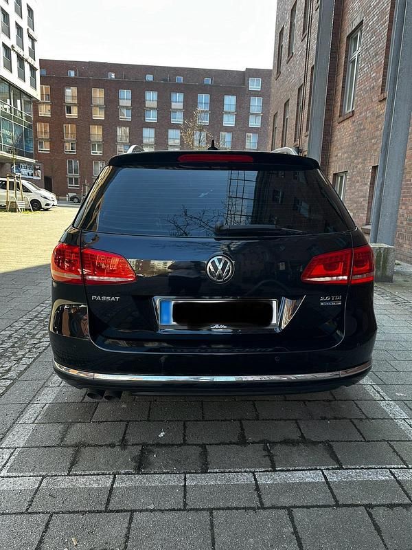 Gebraucht VW Passat Highline 140 PS (102 kW) 2012 Schwarz Kombi