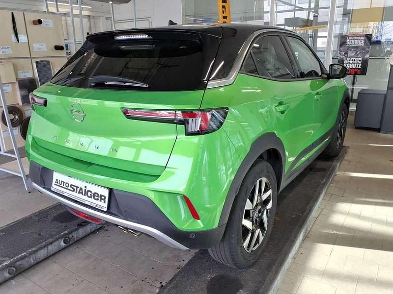 Gebraucht Opel Mokka Elegance 131 PS (96 kW) 2022 Matcha green/ikone gruen SUV