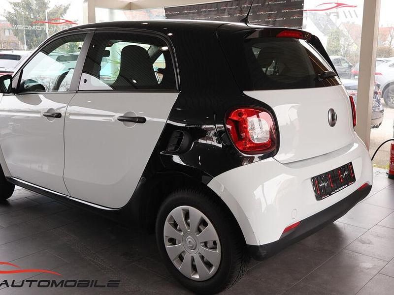 Second-hand Smart ForFour 90 CP (66 kW) 2019 Alb Hatchback