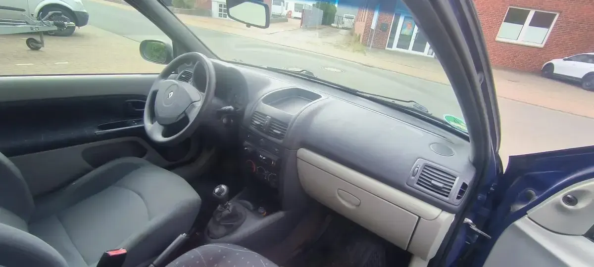 Gebraucht Renault Clio II 58 PS (42 kW) 2003 Blau Kleinwagen