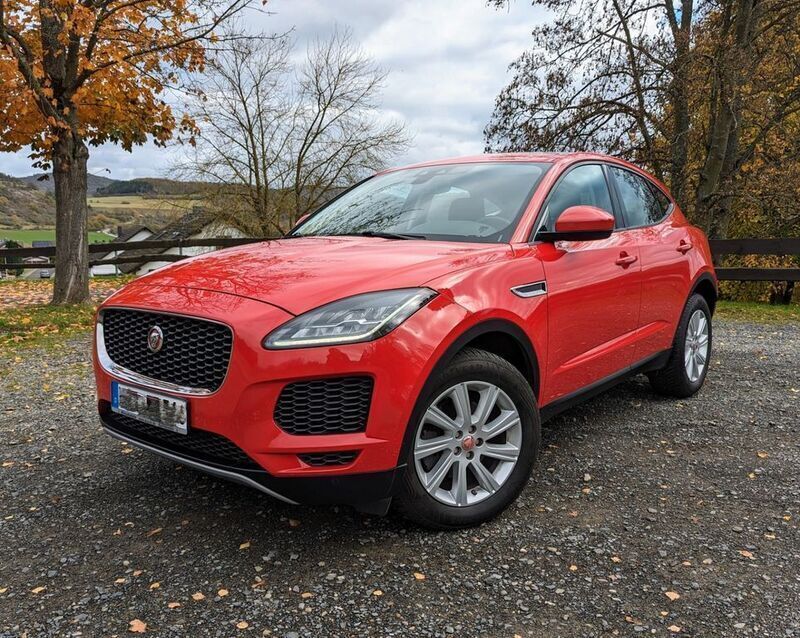 Rot Gebraucht 2019 Jaguar E-Pace SUV | 21.850 € (Fairer Preis) - Bild 1/4