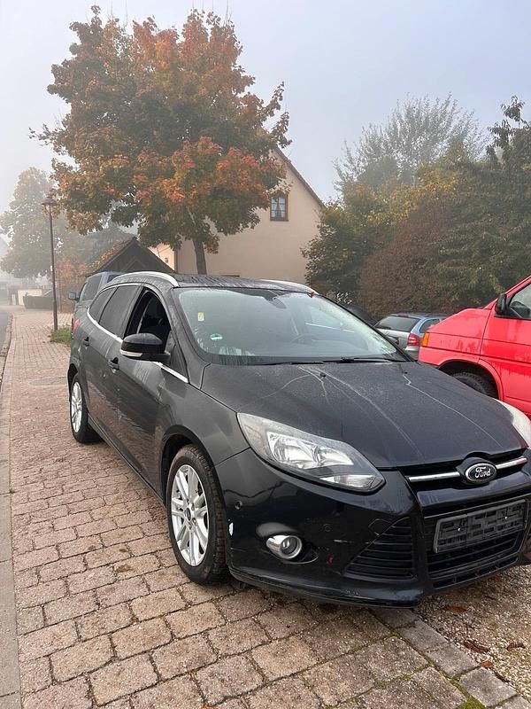 Gebraucht Ford Focus 140 PS (102 kW) 2014 Schwarz Kombi