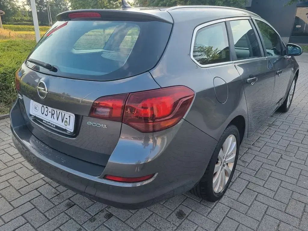 Gebraucht Opel Astra Edition 101 PS (74 kW) 2011 Grau Kombi