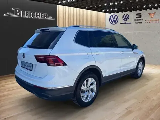 Gebraucht VW Tiguan Allspace Life 150 PS (110 kW) 2023 Weiss SUV