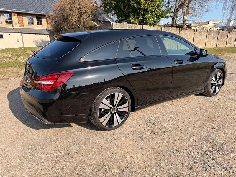 Gebraucht Mercedes CLA200 Shooting Brake 156 PS (114 kW) 2017 Schwarz Kombi