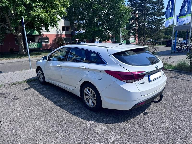 Gebraucht Hyundai i40 116 PS (85 kW) 2016 Kombi