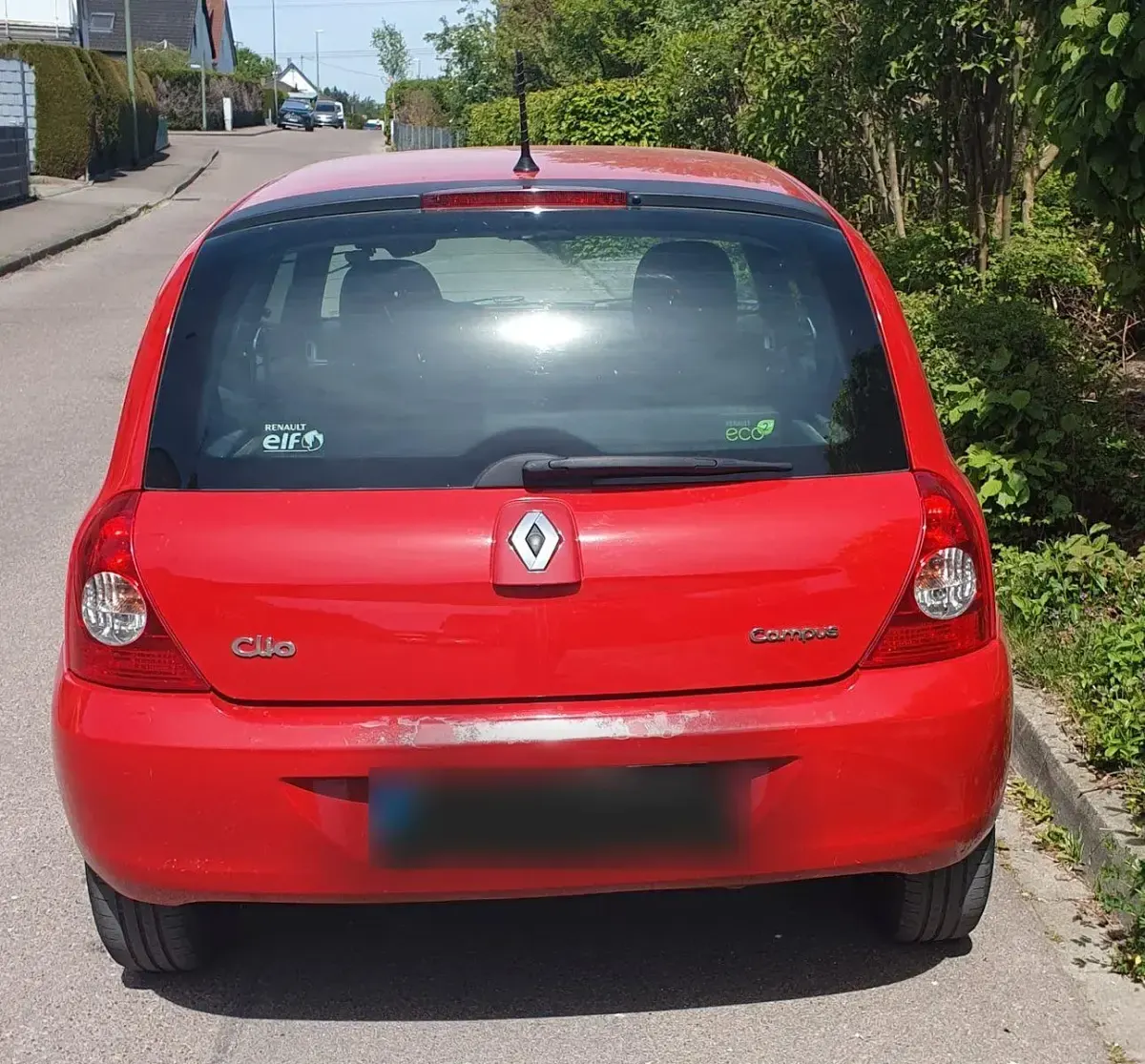 Używany Renault Clio II Campus 58 KM (42 kW) 2009 Czerwony Sedan/Limuzyna