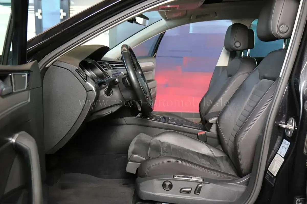 Gebraucht VW Passat Highline 239 PS (175 kW) 2016 Deepblack Kombi