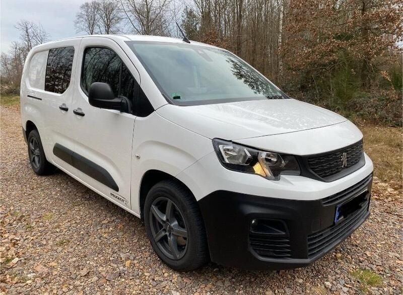 Weiß Gebraucht 2021 Peugeot Partner Premium Van / Kleinbus | 24.900 € - Bild 1/3